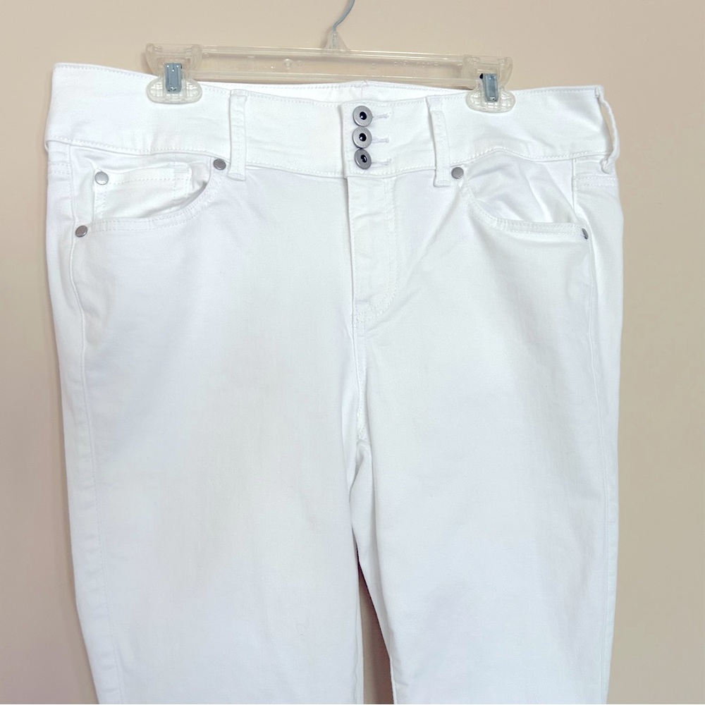 Torrid Feel The Fit 3-Button Women's White Super Soft Jeans Jegging - Picture 3 of 8